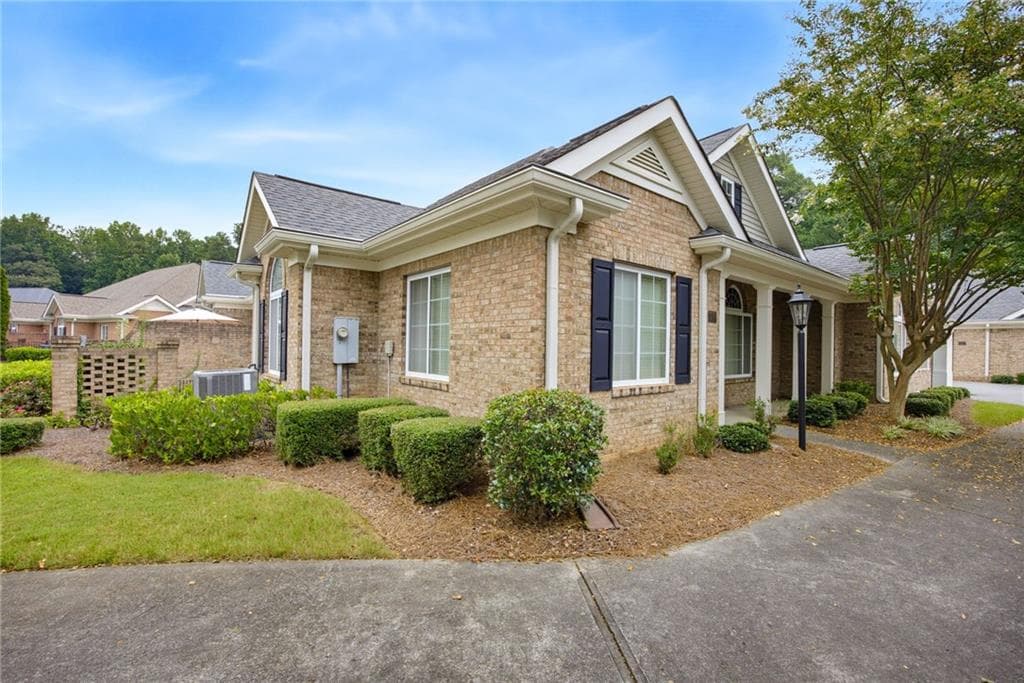 3 bedroom, 2 bathroom, 1,911 sq ft condominium for sale at 4704 Rose Arbor Drive 8, Acworth, GA 30101