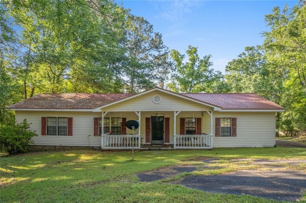 3 bedroom, 2 bathroom, 1,826 sq ft single family residence for sale at 1038 Carrs Station Road, Milledgeville, GA 31061