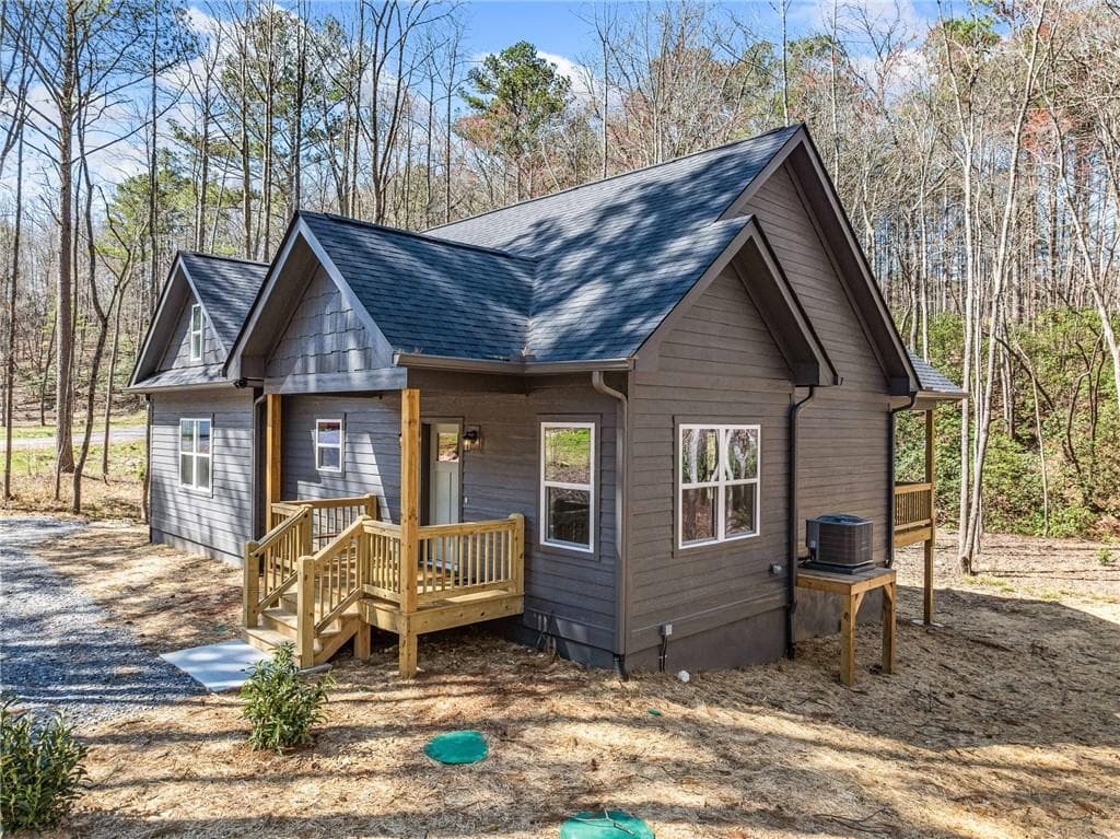 2 bedroom, 2 bathroom, 1,507 sq ft single family residence for sale at 246 Woodward Way, Talking Rock, GA 30175