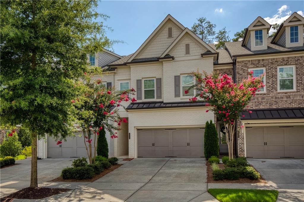 4 bedroom, 4 bathroom, 2,802 sq ft townhouse under contract at 20034 Windalier Way, Roswell, GA 30076