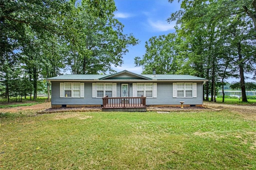 3 bedroom, 2 bathroom, 1,200 sq ft single family residence for sale at 1551 Sugar Creek Trail, Buckhead, GA 30625
