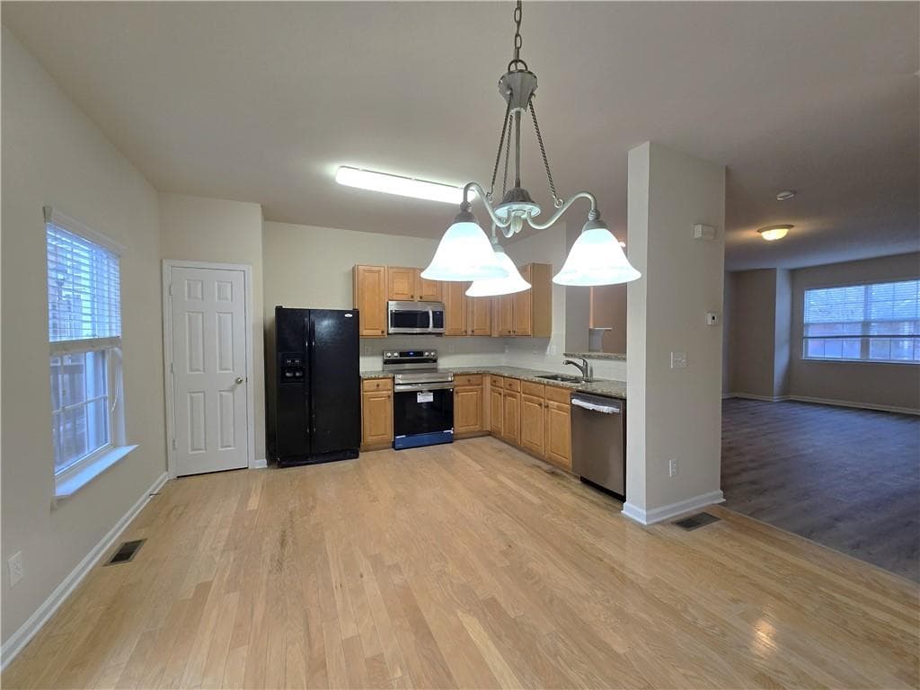 4 bedroom, 4 bathroom, 1,860 sq ft townhouse for rent at 2120 Meadow Peak Road, Duluth, GA 30097 for $2,150 a month