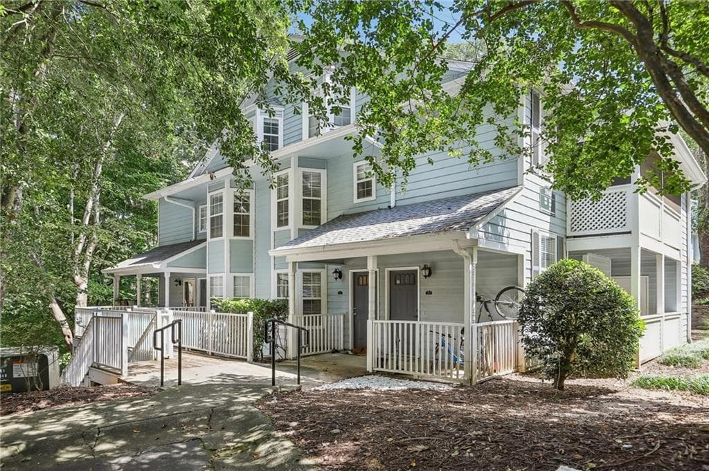 2 bedroom, 2 bathroom, 1,236 sq ft condominium for sale at 3940 Riverlook Parkway 101, Marietta, GA 30067