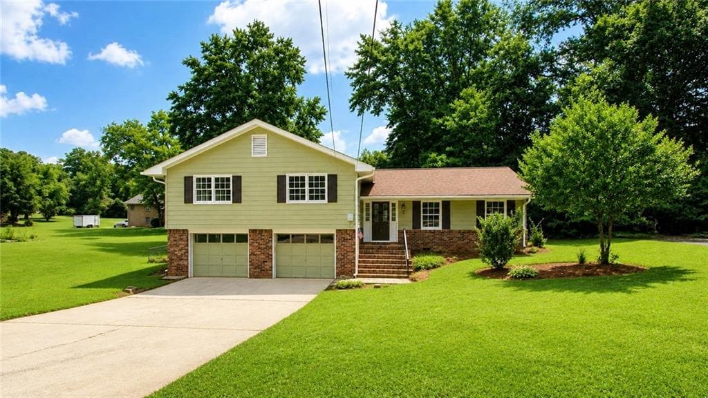 3 bedroom, 2 bathroom, 2,134 sq ft single family residence for sale at 703 Foxcroft Trail, Marietta, GA 30067