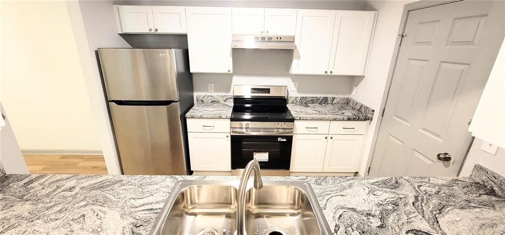 3 bedroom, 2 bathroom, 1,292 sq ft condominium for sale at 3103 Fairington Village Drive, Lithonia, GA 30038