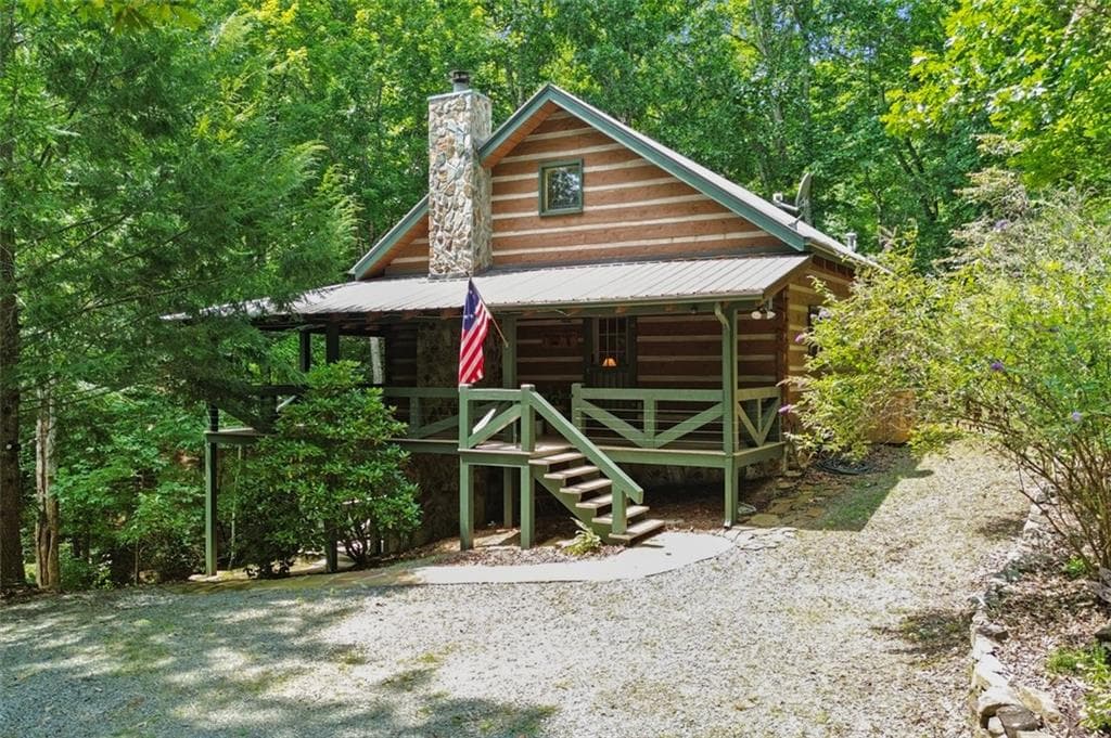 4 bedroom, 3 bathroom, 2,080 sq ft single family residence for sale at 322 Honeysuckle Way, Blue Ridge, GA 30513
