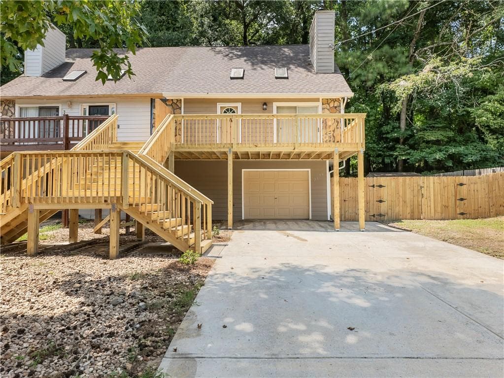 3 bedroom, 3 bathroom, 1,552 sq ft townhouse for sale at 2136 Valley Oaks Drive, Smyrna, GA 30080