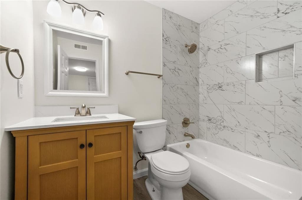 2 bedroom, 2 bathroom, 1,147 sq ft condominium for sale at 1166 Booth Road 202, Marietta, GA 30008