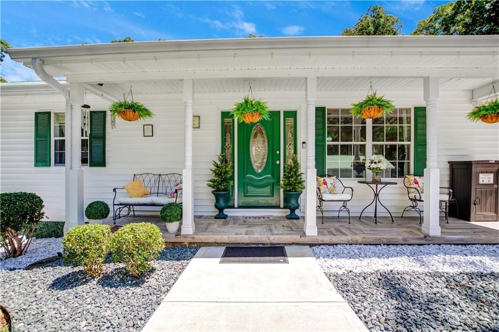 3 bedroom, 2 bathroom, 1,196 sq ft single family residence for sale at 154 Sunset Street, Clarkesville, GA 30523