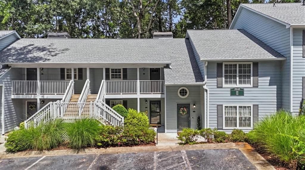 2 bedroom, 2 bathroom, 1,308 sq ft condominium for sale at 3940 Riverlook Parkway 302, Marietta, GA 30067