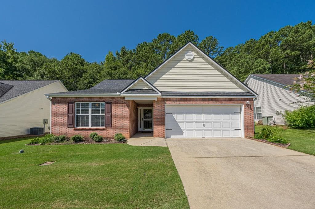 3 bedroom, 2 bathroom, 1,685 sq ft single family residence for sale at 912 Village View Circle, Loganville, GA 30052
