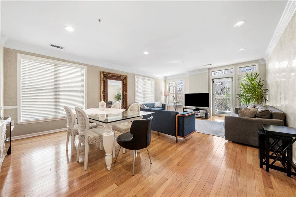 3 bedroom, 2 bathroom, 3,308 sq ft condominium for sale at 3334 Peachtree Road 112, Atlanta, GA 30326