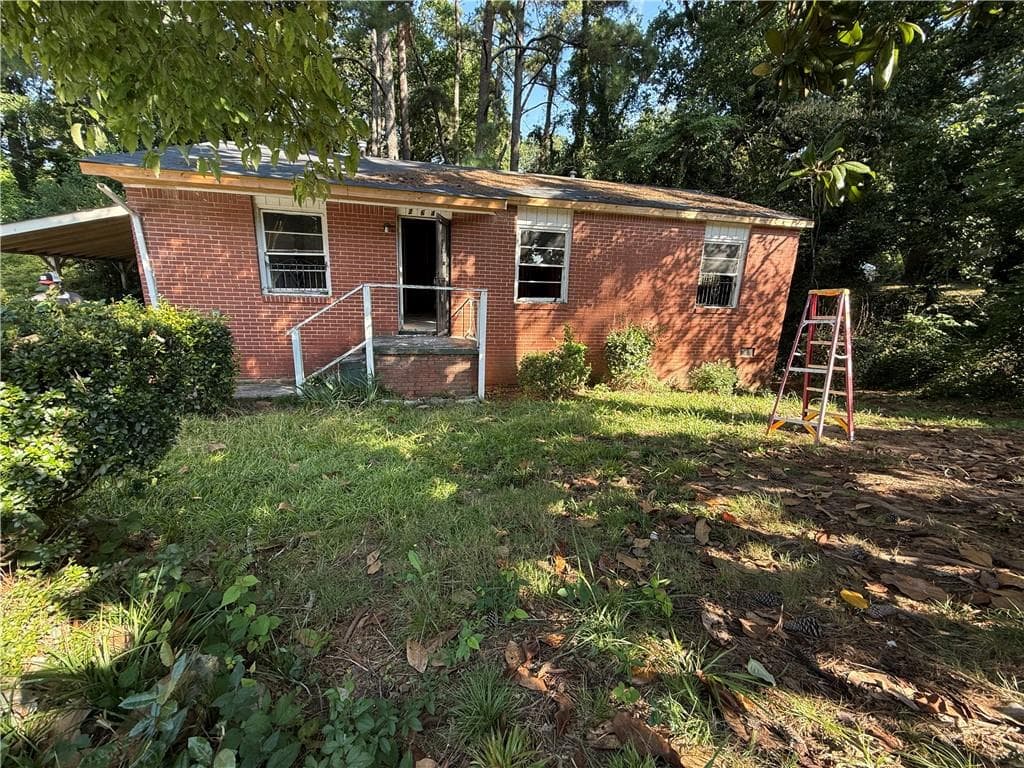 3 bedroom, 1 bathroom, 1,025 sq ft single family residence for sale at 264 NW Fairburn Rd NW, Atlanta, GA 30331