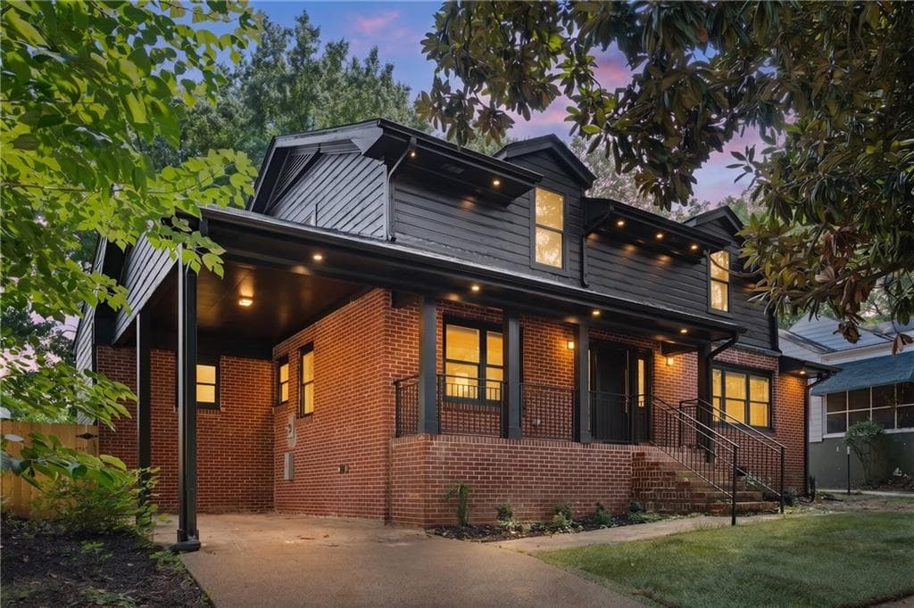 5 bedroom, 4 bathroom, 2,240 sq ft single family residence for sale at 1130 M L King Jr Drive, Atlanta, GA 30314