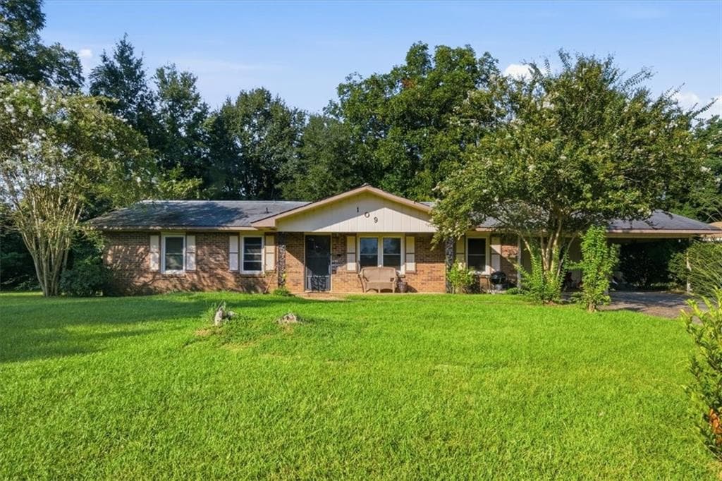 3 bedroom, 2 bathroom, 1,398 sq ft single family residence for sale at 109 Avalon Drive, Warner Robins, GA 31093