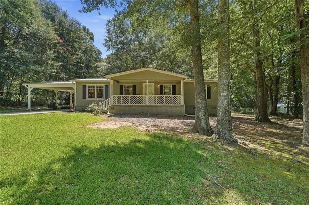 3 bedroom, 2 bathroom, 1,248 sq ft single family residence for sale at 215 Hoke Street, Maysville, GA 30558