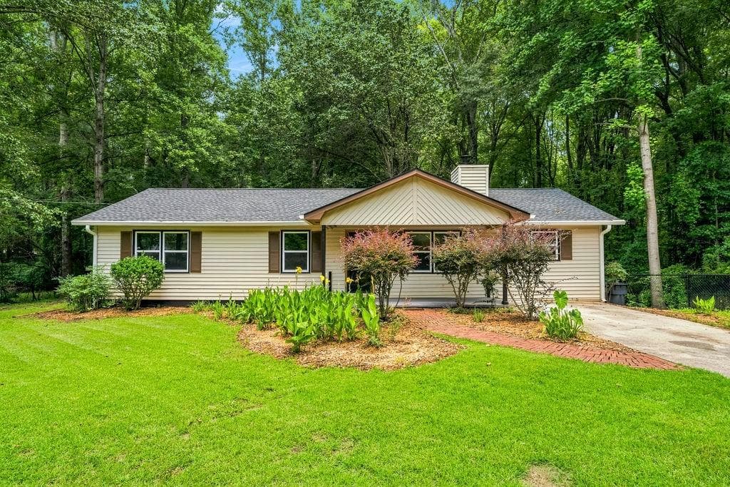 3 bedroom, 1 bathroom, 1,560 sq ft single family residence for sale at 4306 Abney Drive, Powder Springs, GA 30127
