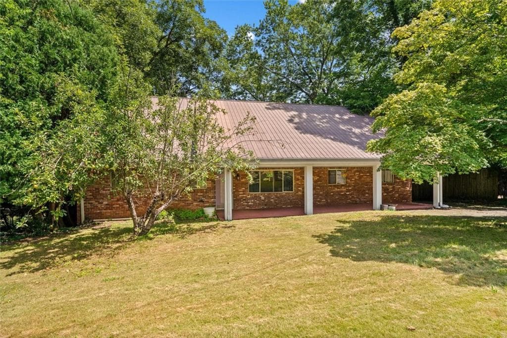 4 bedroom, 3 bathroom, 3,408 sq ft single family residence for sale at 1301 Rio Vista Drive, Dalton, GA 30720