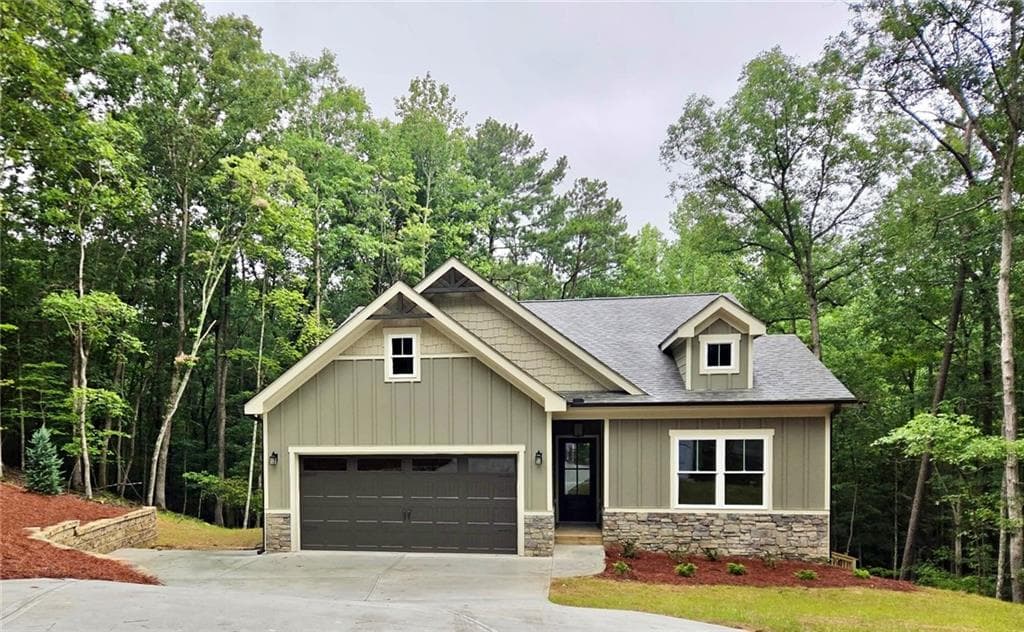 3 bedroom, 2 bathroom, 1,725 sq ft single family residence for sale at 157 Silver Fox Loop, Waleska, GA 30183