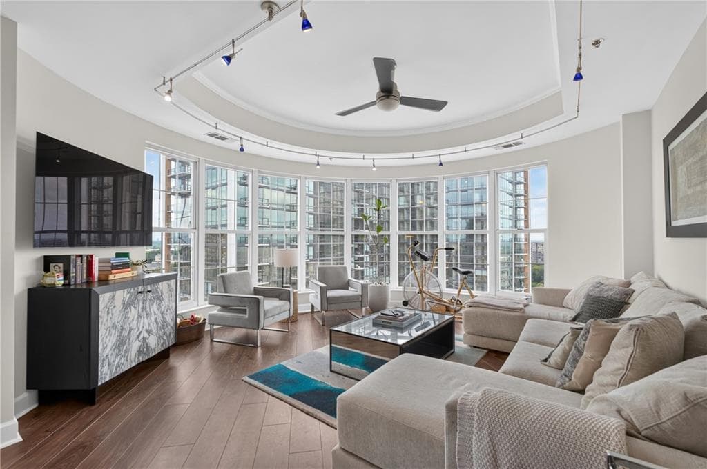 2 bedroom, 2 bathroom, 1,333 sq ft condominium for sale at 325 E Paces Ferry Road 1702, Atlanta, GA 30305