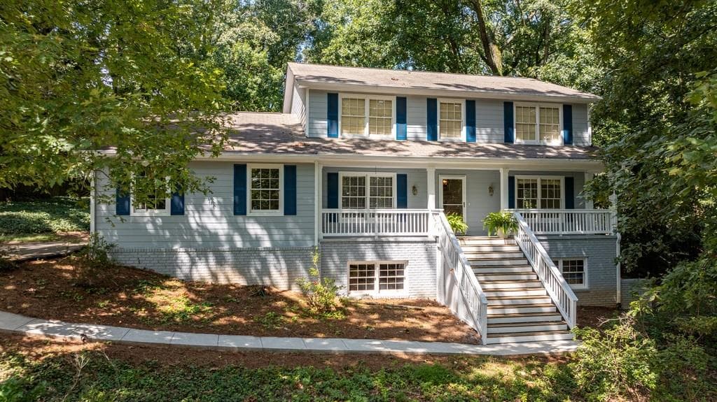 4 bedroom, 3 bathroom, 2,429 sq ft single family residence under contract at 940 Hunterhill Drive, Roswell, GA 30075