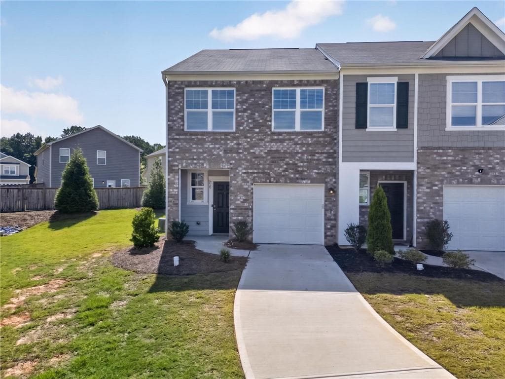 3 bedroom, 3 bathroom, 1,572 sq ft townhouse for sale at 579 Magnolia Circle, Palmetto, GA 30268