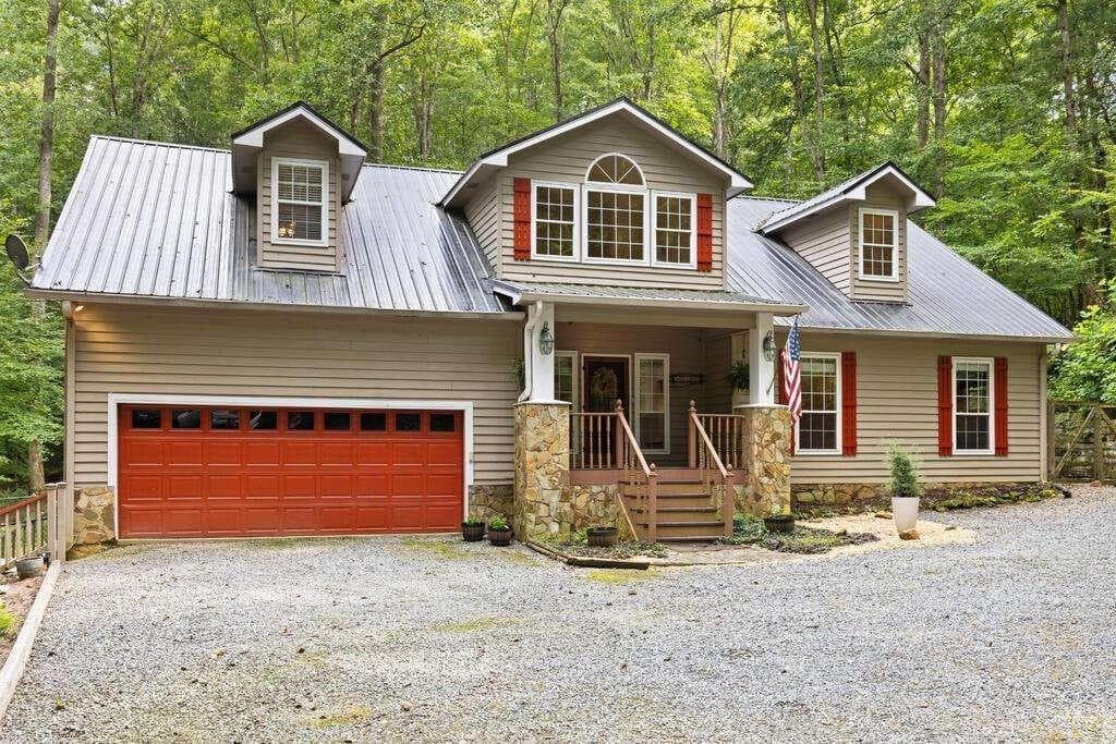 5 bedroom, 3 bathroom, 3,256 sq ft single family residence for sale at 434 Lemmon Drive, Ellijay, GA 30540