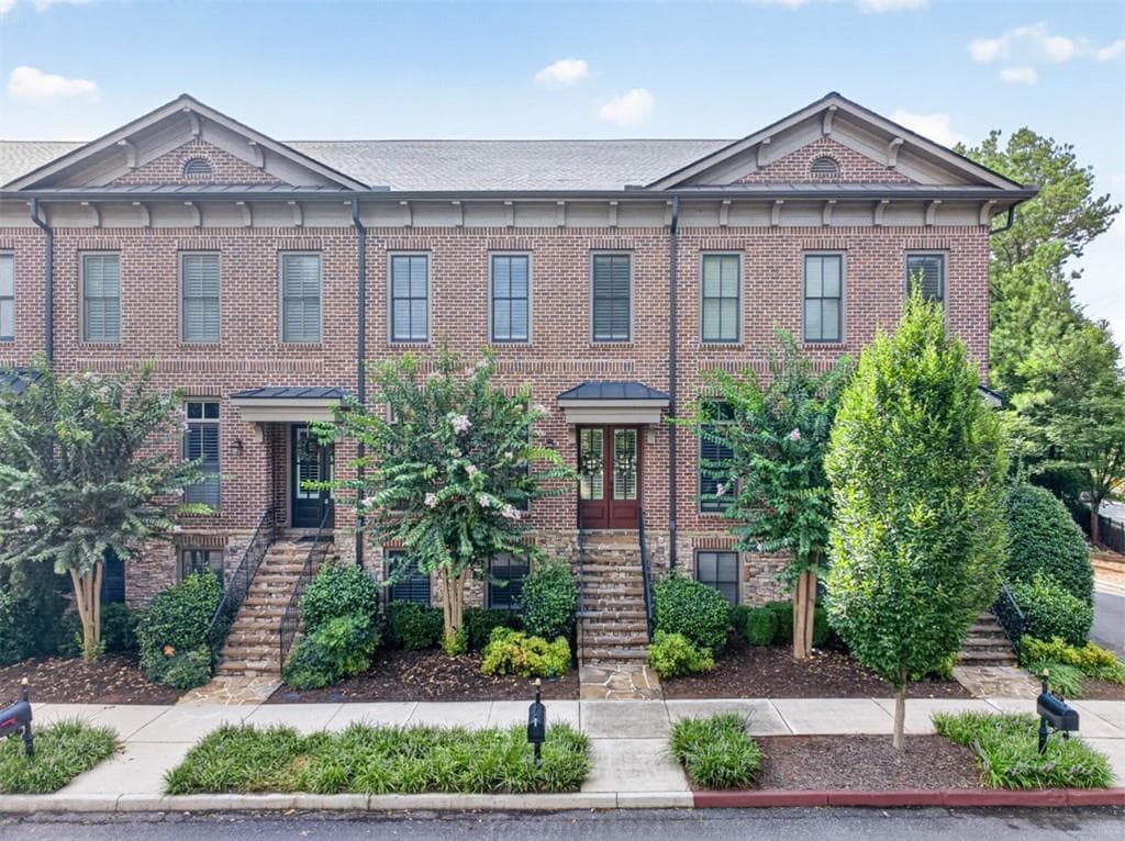 4 bedroom, 4 bathroom, 2,696 sq ft townhouse for sale at 1012 Merrivale Chase, Roswell, GA 30075