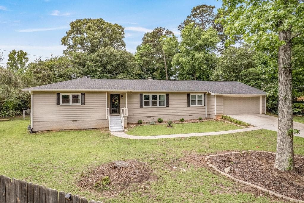 4 bedroom, 3 bathroom, 2,008 sq ft single family residence for sale at 25 Pine Chase Drive, Carrollton, GA 30116