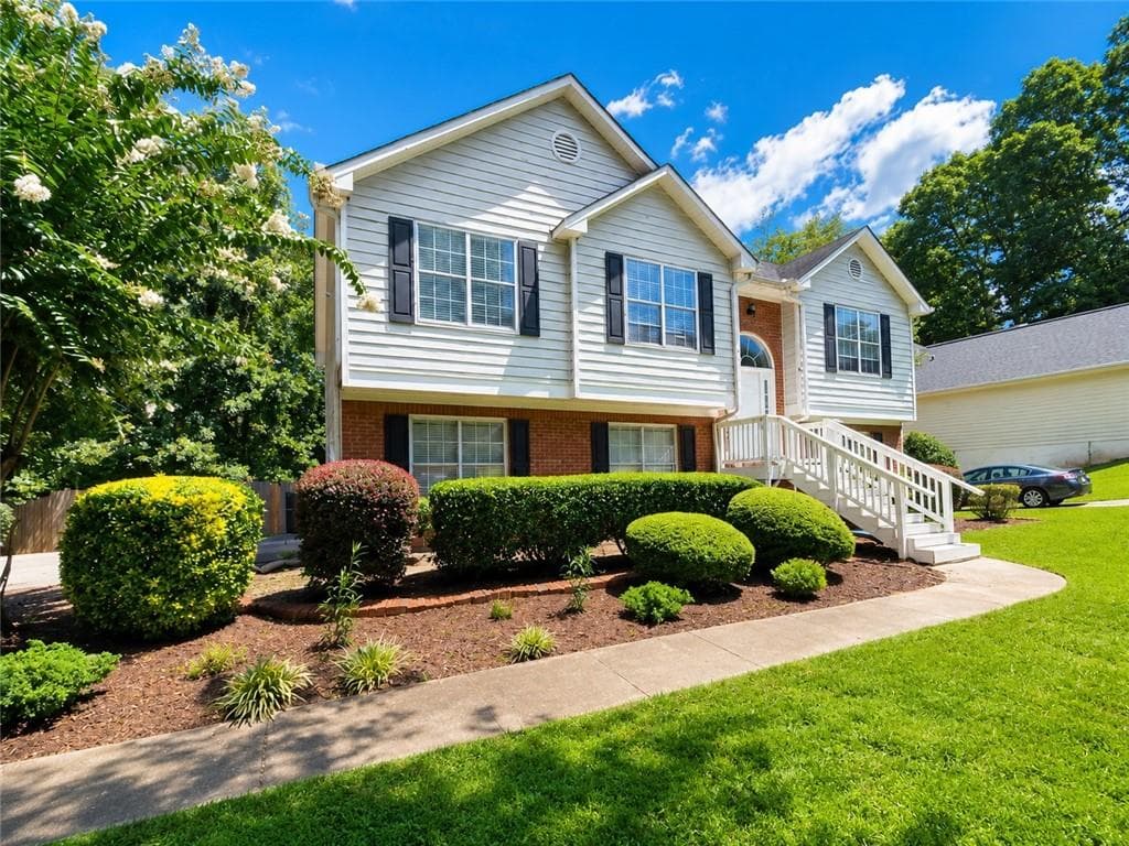4 bedroom, 3 bathroom, 2,325 sq ft single family residence under contract at 2095 Oakpointe Court, Buford, GA 30519