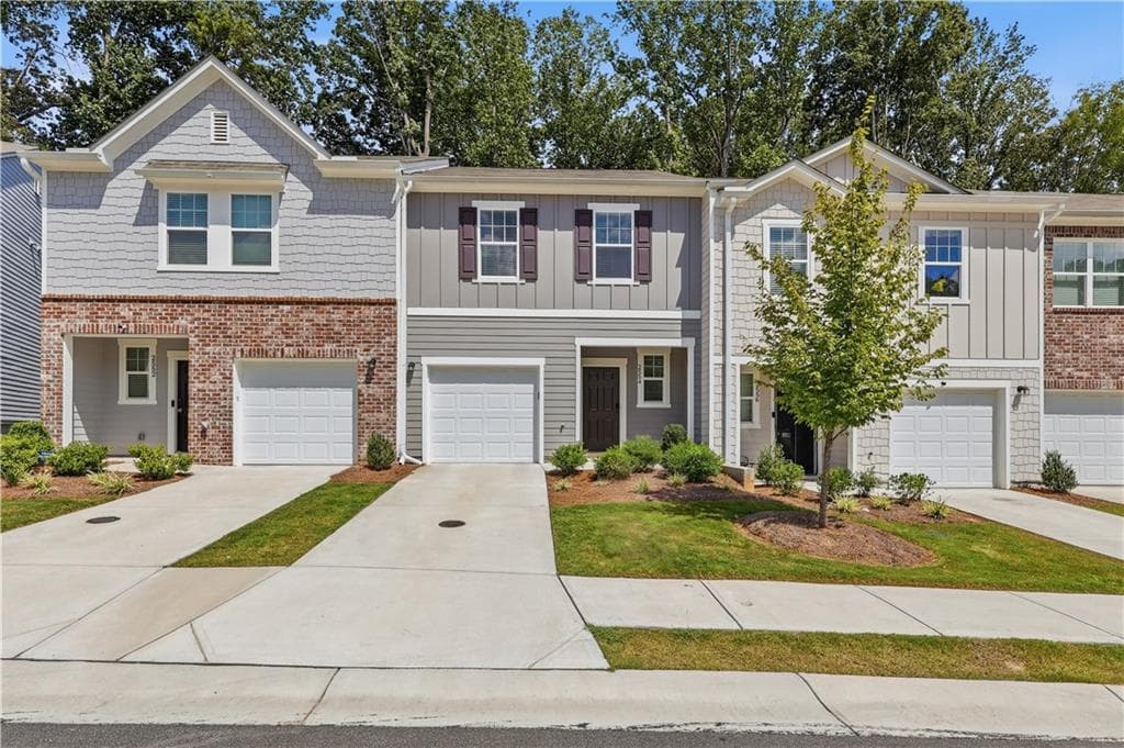 3 bedroom, 3 bathroom, 1,421 sq ft townhouse for sale at 2554 Coventry Street, Atlanta, GA 30331