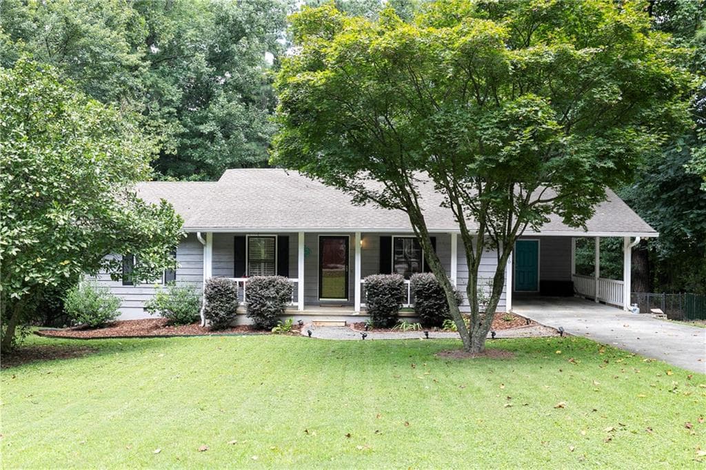 3 bedroom, 2 bathroom, 1,125 sq ft single family residence for sale at 3310 Hickory Grove Road, Acworth, GA 30101