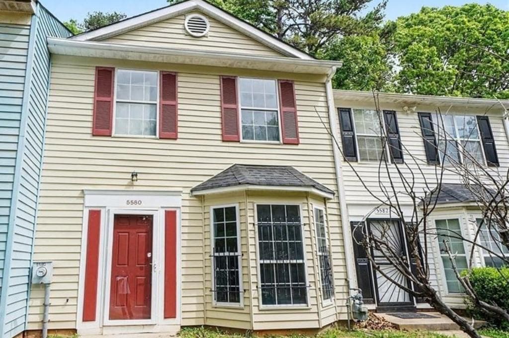 2 bedroom, 3 bathroom, 1,292 sq ft townhouse for sale at 5580 Stonington Trace Parkway, Stone Mountain, GA 30087