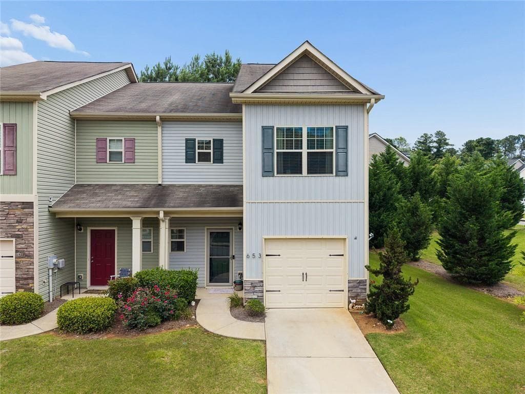 3 bedroom, 3 bathroom, 1,656 sq ft townhouse sold at 653 Oakside Place, Acworth, GA 30102