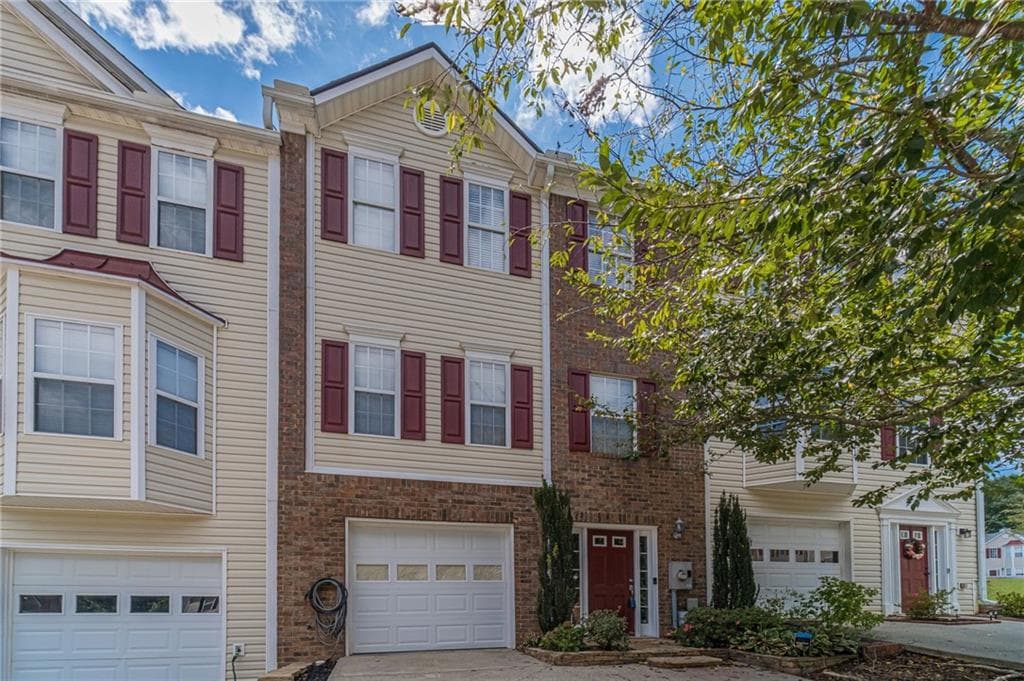 3 bedroom, 4 bathroom, 2,112 sq ft townhouse for sale at 4712 Poplar Ridge Court, Oakwood, GA 30566