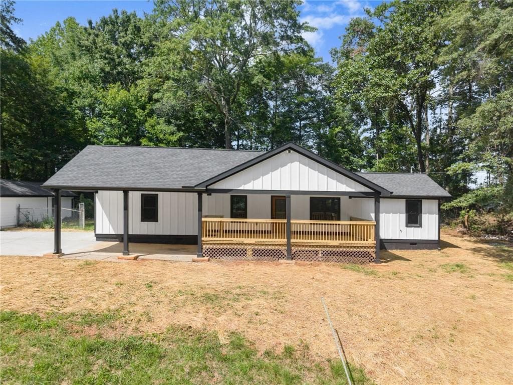3 bedroom, 2 bathroom, 1,500 sq ft single family residence under contract at 2443 Old Cornelia Highway, Gainesville, GA 30507