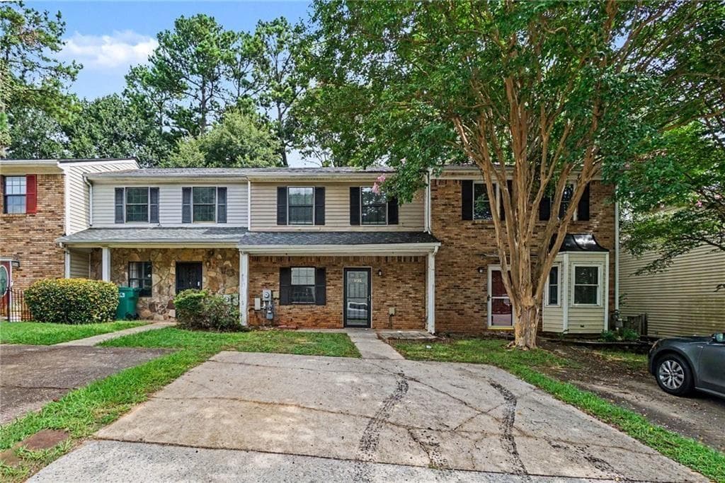 2 bedroom, 3 bathroom, 1,120 sq ft townhouse under contract at 1496 Springleaf Circle, Smyrna, GA 30080