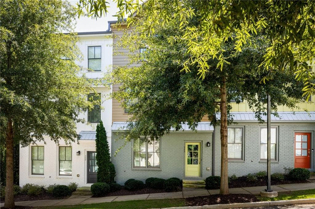 3 bedroom, 4 bathroom, 2,073 sq ft townhouse for sale at 753 SE Hamilton Circle, Atlanta, GA 30312
