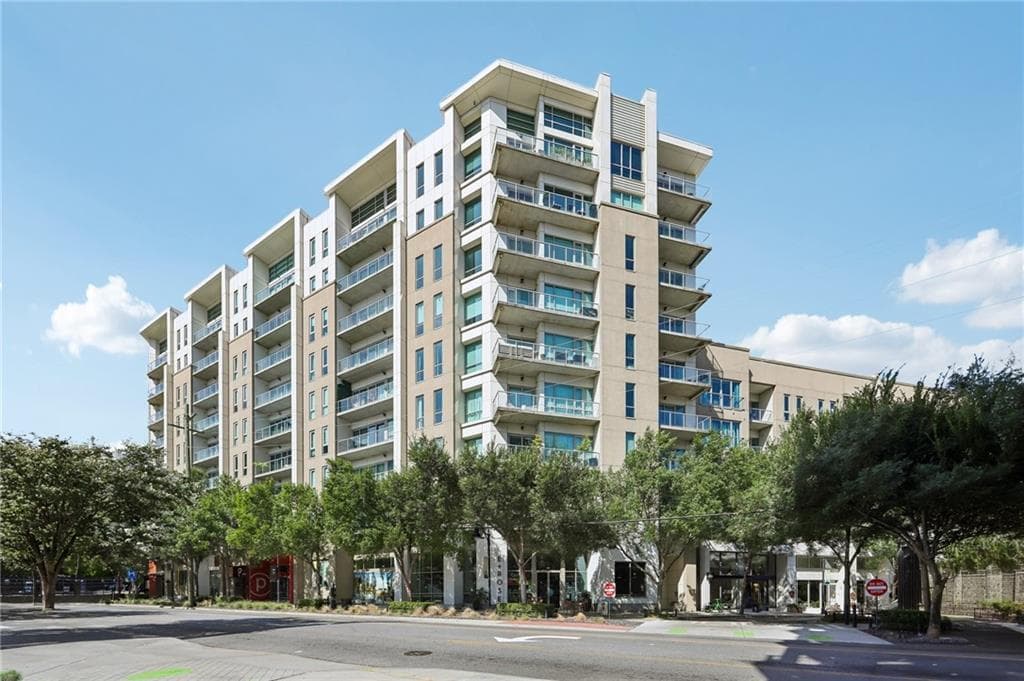 2 bedroom, 2 bathroom, 1,231 sq ft condominium for sale at 1100 Howell Mill Road 610, Atlanta, GA 30318