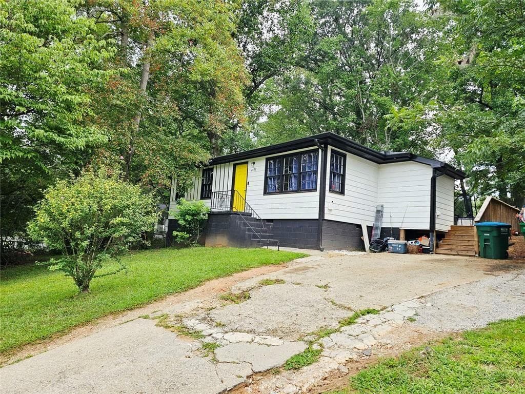 2 bedroom, 1 bathroom, 867 sq ft single family residence for sale at 2096 Venesa Circle Circle, Austell, GA 30168