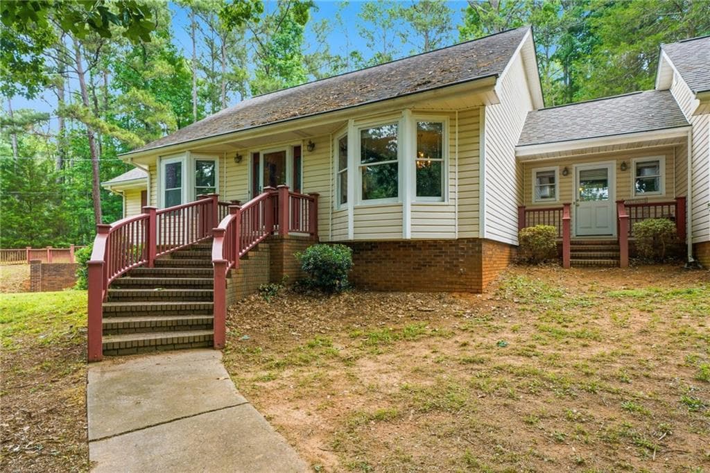 3 bedroom, 3 bathroom, 1,961 sq ft single family residence for sale at 2692 Abbey Ridge Road, Conyers, GA 30094