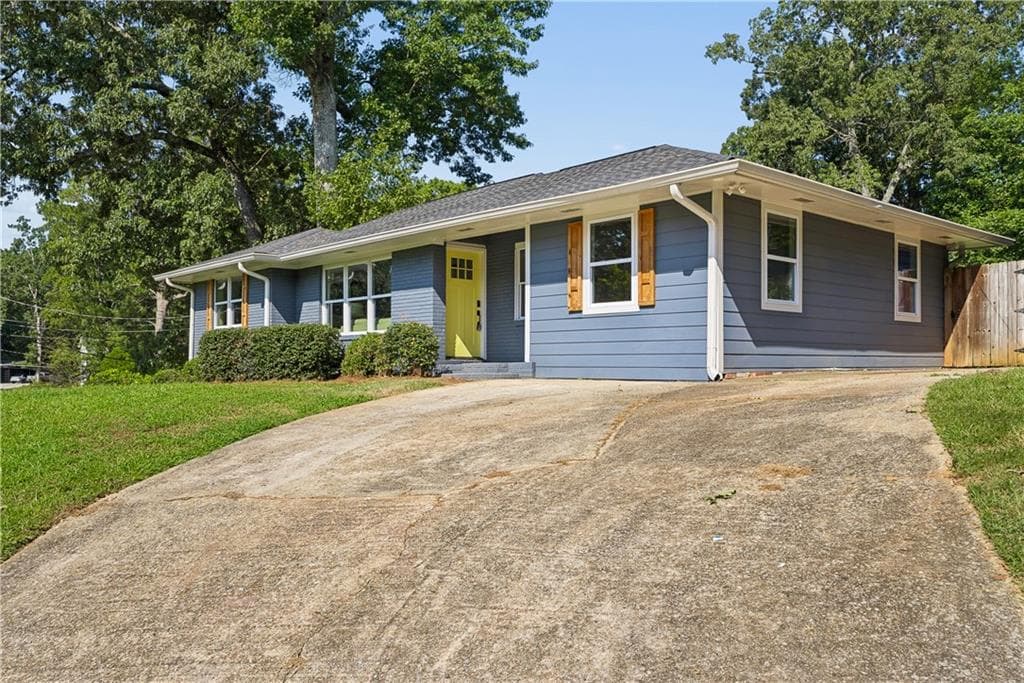 4 bedroom, 3 bathroom, 1,850 sq ft single family residence for sale at 645 Montevista Street, Atlanta, GA 30310