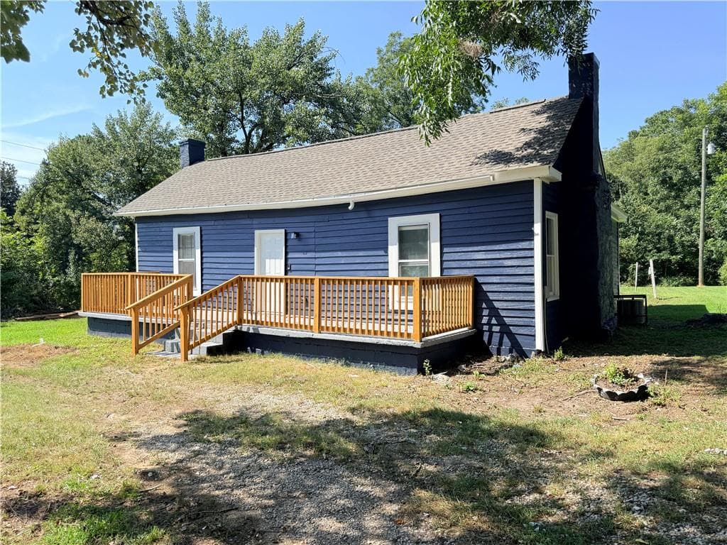 3 bedroom, 1 bathroom, 896 sq ft single family residence for sale at 12 Eaves Drive, Temple, GA 30179