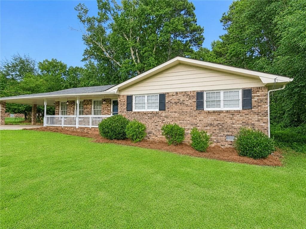 3 bedroom, 2 bathroom, 1,512 sq ft single family residence for sale at 886 Oakhill Court, Stone Mountain, GA 30087