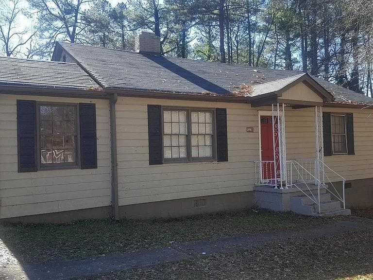 3 bedroom, 1 bathroom, 1,259 sq ft single family residence for sale at 1338 Lynford Drive, Atlanta, GA 30310