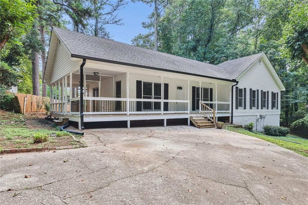 3 bedroom, 2 bathroom, 2,668 sq ft single family residence sold at 424 Sherwood Drive, Woodstock, GA 30188