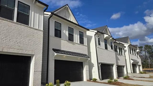 3 bedroom, 3 bathroom, 1,855 sq ft townhouse under contract at 2000 Underwood Drive 1, Lawrenceville, GA 30043
