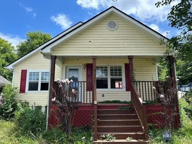 3 bedroom, 2 bathroom, 1,088 sq ft single family residence for sale at 213 Hardy Avenue Avenue, Rome, GA 30161