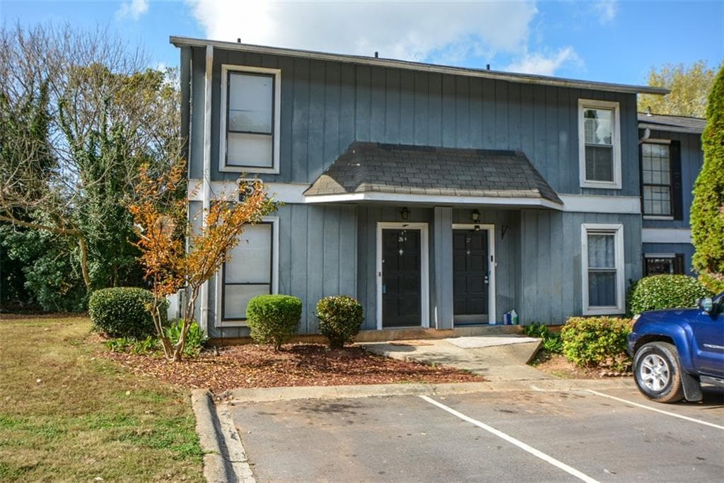 2 bedroom, 3 bathroom, 1,146 sq ft condominium for sale at 2340 Beaver Ruin Road UN26, Norcross, GA 30071