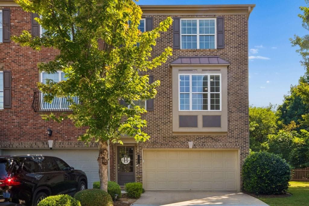 3 bedroom, 4 bathroom, 2,226 sq ft townhouse under contract at 3237 Greenwood Oak Drive, Peachtree Corners, GA 30092